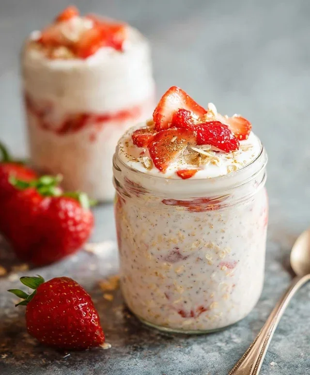 Strawberry Cheesecake Overnight Oats